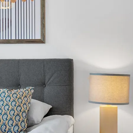 Sanders Haven - Lovely Two-bedroom In Historical Апартаменты *