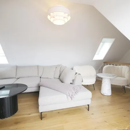 Apartamento Rent A Place 5 *