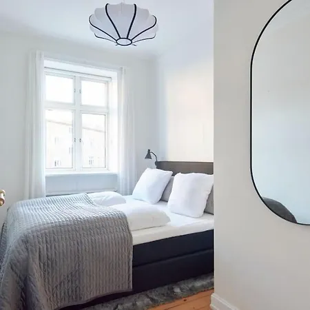 Large & Stylish In Trendy & Vibrant Neighbourhood * Copenhague