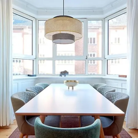 Large & Stylish In Trendy & Vibrant Neighbourhood Appartement