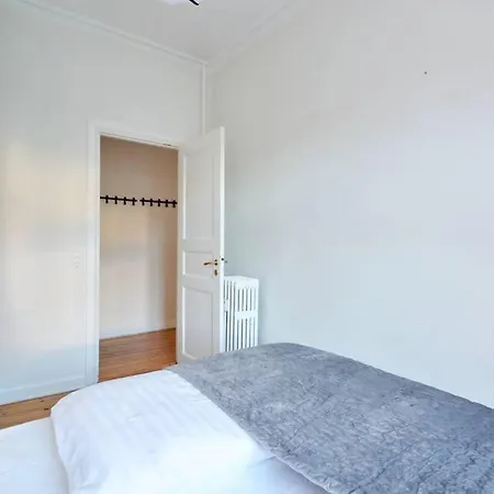 Large & Stylish In Trendy & Vibrant Neighbourhood * Copenhague