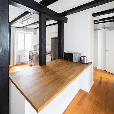 Charming W. 2-bedrooms