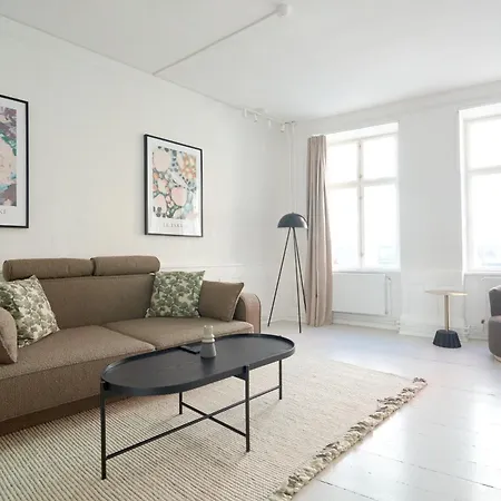 Cozy In Heart Of Near Stroget & Hojbro Plads Апартаменты *