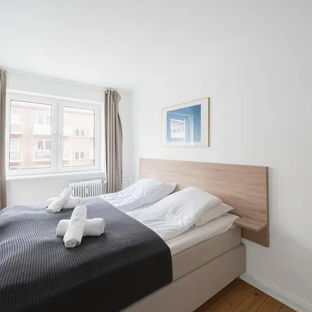 Apartment Refurbished 1-bed Close To Metro And Airport