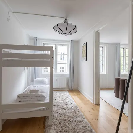 Appartement Stylish On Lively Street In Downtown *