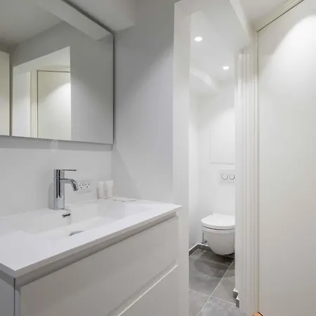 Appartement Stylish On Lively Street In Downtown *