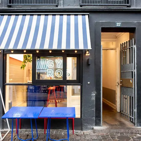 Stylish On Lively Street In Downtown *