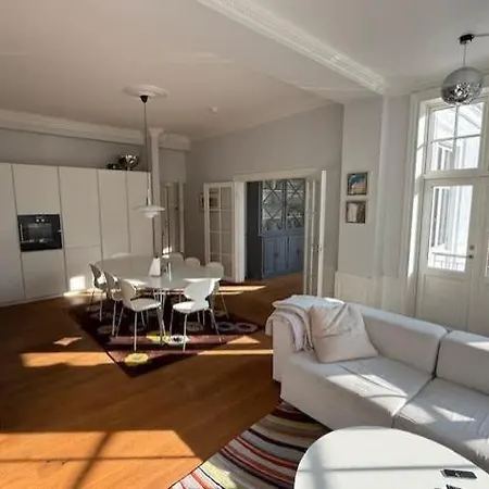 Charming In The Heart Of Frederiksberg דירה