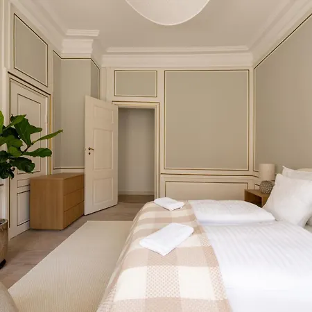 Royal And Luxurious Manor *