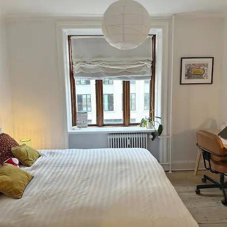 Cozy Cool Crib In The Heart Of Apartman *