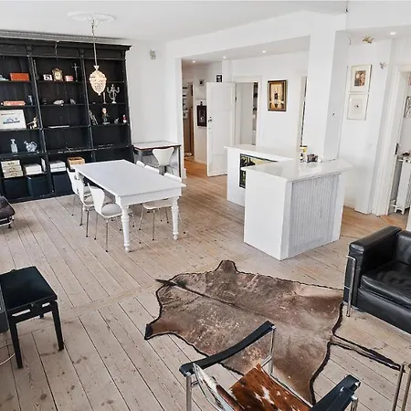 Apartament 2Br Inner City Lake View Apartment *