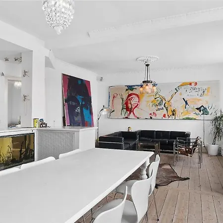 Apartament 2Br Inner City Lake View Apartment