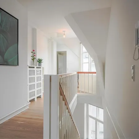 Sanders Merchant - Dreamy Three-bedroom With Terrace Апартаменты *