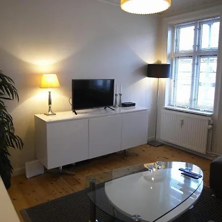 Cozy In Elegant Osterbro Lägenhet