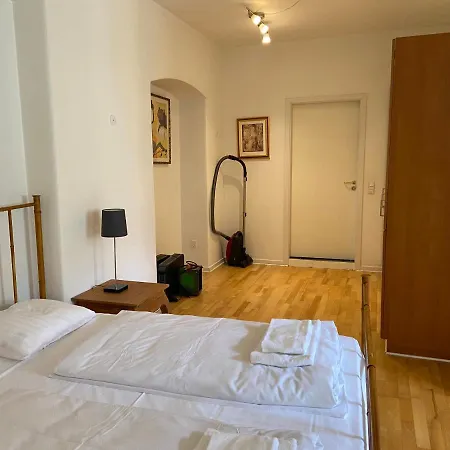 Elegant In Historic City Center Apartman