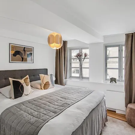 Sanders Regent - Smart Two-bedroom Near Square Апартаменты