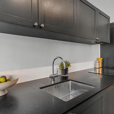 Апартаменты Sanders Regent - Smart Two-bedroom Near Square