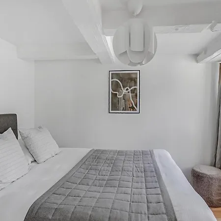 Sanders Regent - Smart Two-bedroom Near Square Апартаменты *