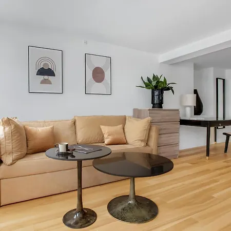 Sanders Regent - Precious One-bedroom Near Square Διαμέρισμα *
