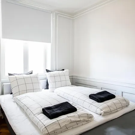 165m2 Luxury Flat In Center