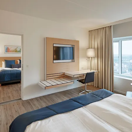 Hotel Crowne Plaza Towers, An Ihg 4*