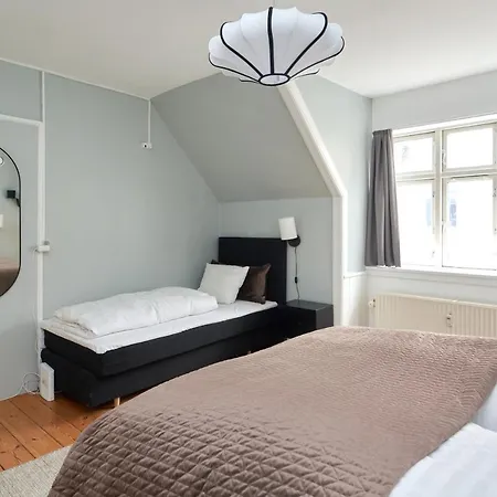 דירה Stylish 5 Person In Vibrant Urban Area *