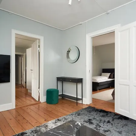 Stylish 5 Person In Vibrant Urban Area דירה קופנהגן