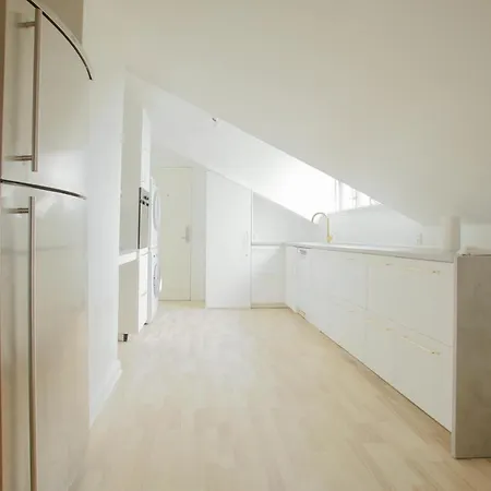 Unique 5 Bedroom W Exposed Beams In Apartament Kopenhaga