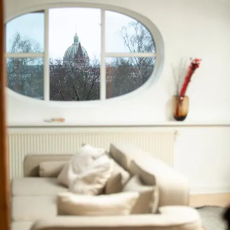 Unique 5 Bedroom W Exposed Beams In Apartament *