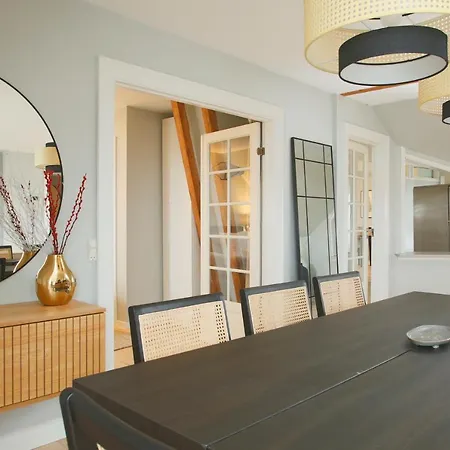 Unique 5 Bedroom W Exposed Beams In Apartament