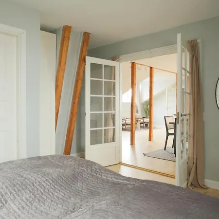 Apartament Unique 5 Bedroom W Exposed Beams In