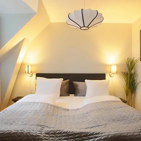 Unique 5 Bedroom W Exposed Beams In Apartament