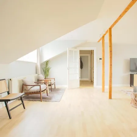Apartament Unique 5 Bedroom W Exposed Beams In *