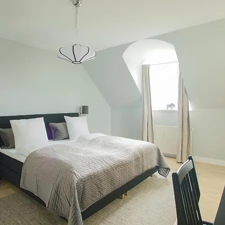 Unique 5 Bedroom W Exposed Beams In Apartament *