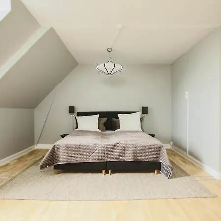 Lägenhet Unique 5 Bedroom W Exposed Beams In