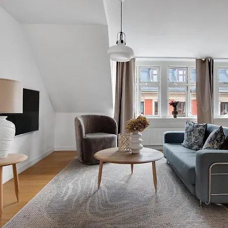 Sanders Leaves - Precious Two-bedroom Penthouse In Downtown דירה