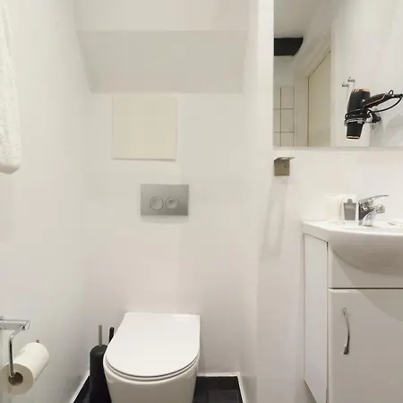 Unique 2 Bedroom Duplex W Exposed Beams In Cph Kodaň