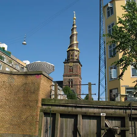 Esben Juhls Guest * København