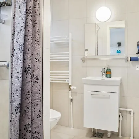 Cosy Apt. In Near Airport- Metro-beach. Appartamento *