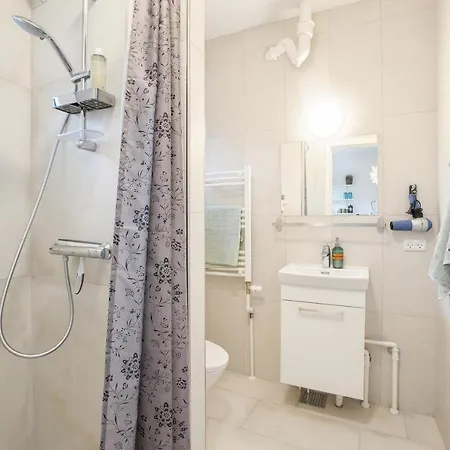 Cosy Apt. In Near Airport- Metro-beach. Appartamento *