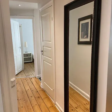 Bright 2-bedroom At Elegant Osterbro Апартаменты *