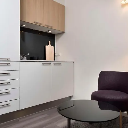 Adina Apartahotel 4*
