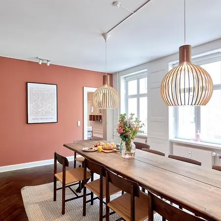 Apartment 220sqm Designer - Center - Private Balcony *
