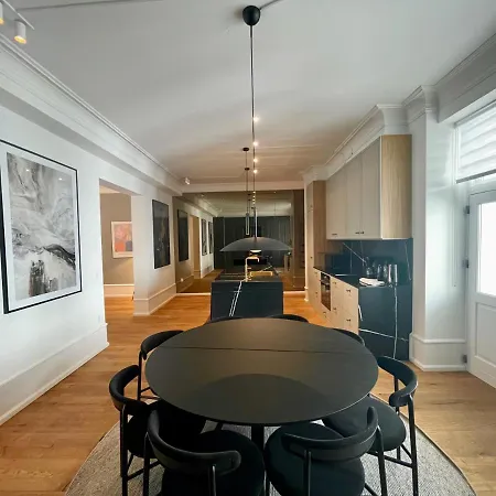 Beautiful 3 Bedroom Flat Next To The Marble Church Апартаменты *