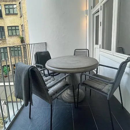 Beautiful 3 Bedroom Flat Next To The Marble Church Апартаменты Копенгаген