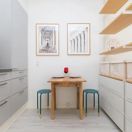 Lys & Moderne Lejlighed Med Stort Badevaerelse Apartman *