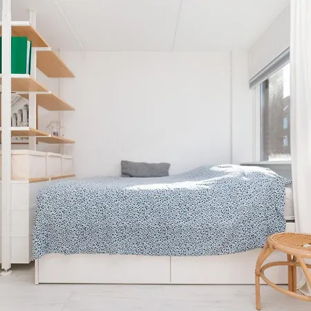 Lys & Moderne Lejlighed Med Stort Badevaerelse *