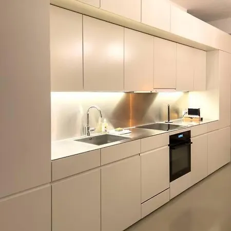 Διαμέρισμα Chic Atelier With Breathtaking Waterfront *