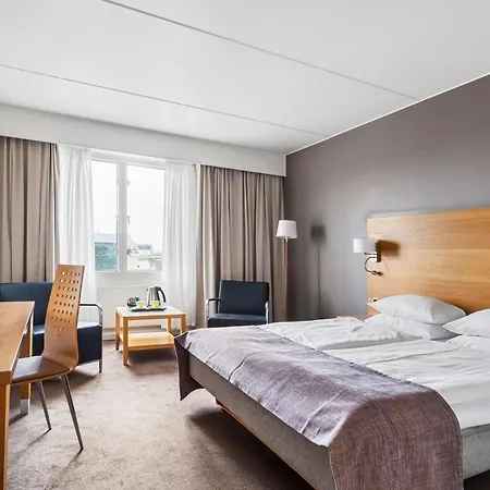 Western Park Globetrotter Airport Hotel