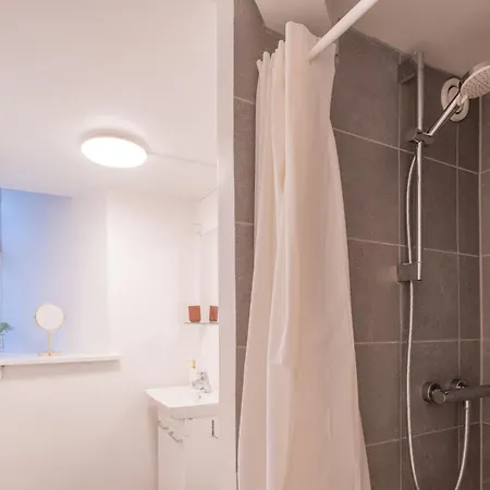 Located In The Heart Of Apartman *